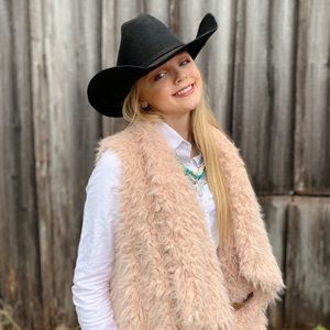 Meet your Posher, Jaymee